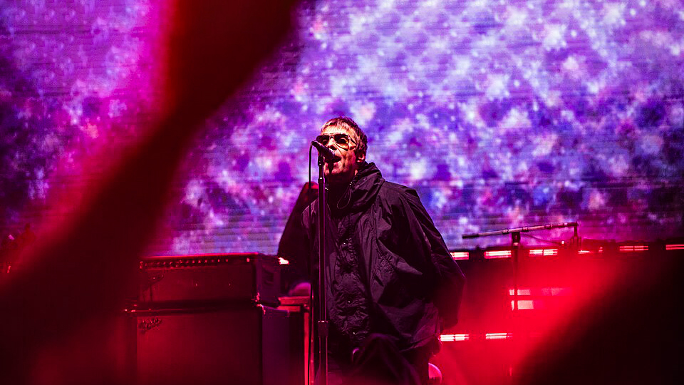 Liam Gallagher singing on the Oasis Live 25 reunion tour